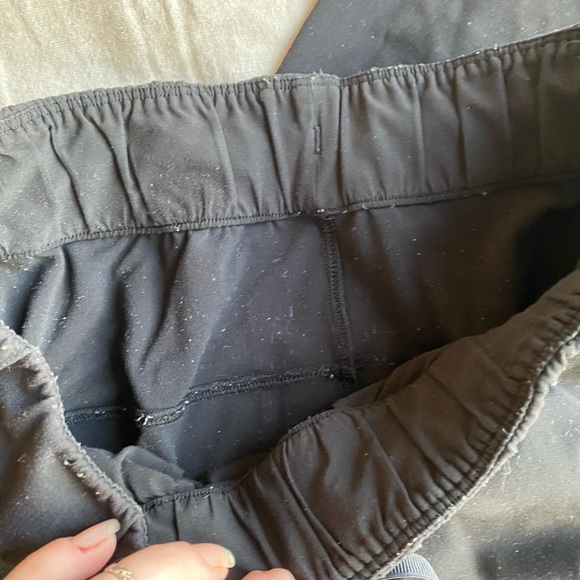 lululemon on the fly black joggers - Picture 3 of 7